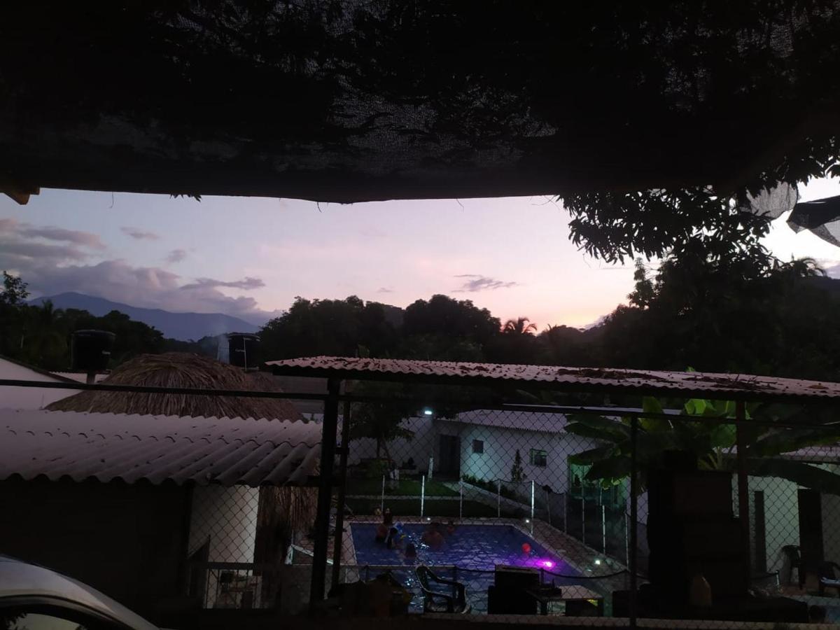 פאלומינו Hostal La Sierra Nevada מראה חיצוני תמונה