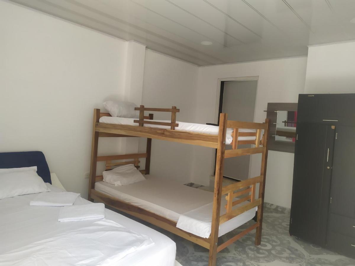 פאלומינו Hostal La Sierra Nevada מראה חיצוני תמונה