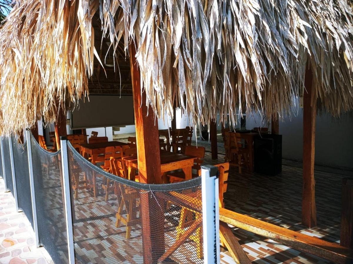 פאלומינו Hostal La Sierra Nevada מראה חיצוני תמונה