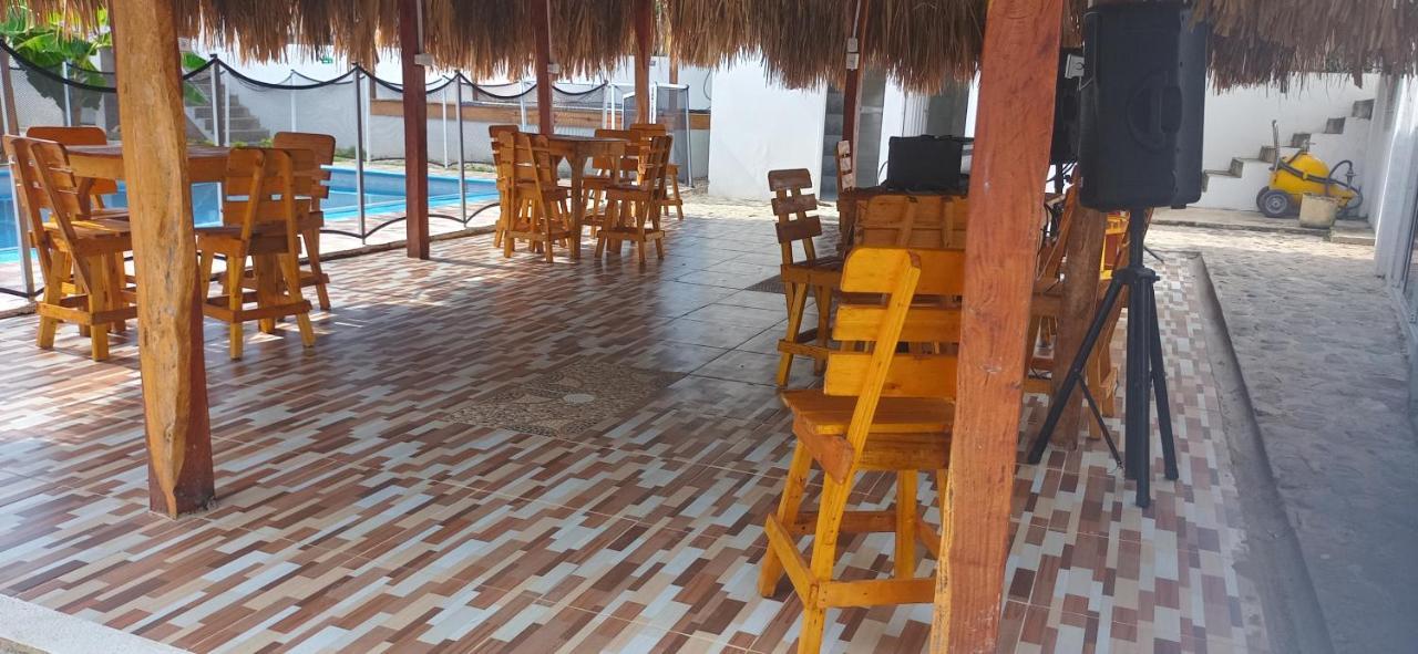 פאלומינו Hostal La Sierra Nevada מראה חיצוני תמונה