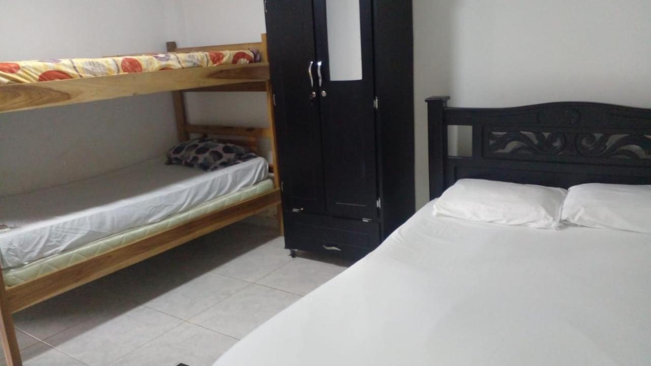 פאלומינו Hostal La Sierra Nevada מראה חיצוני תמונה