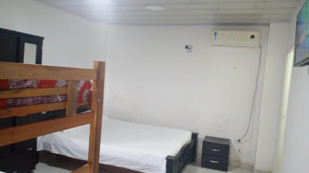 פאלומינו Hostal La Sierra Nevada מראה חיצוני תמונה